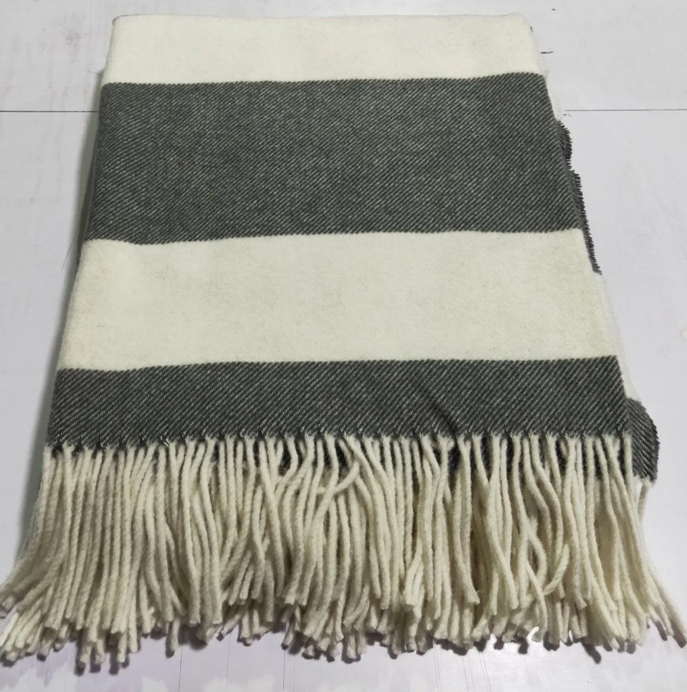 New Arrival Fashion & Warm Pure Wool Throw Blanket