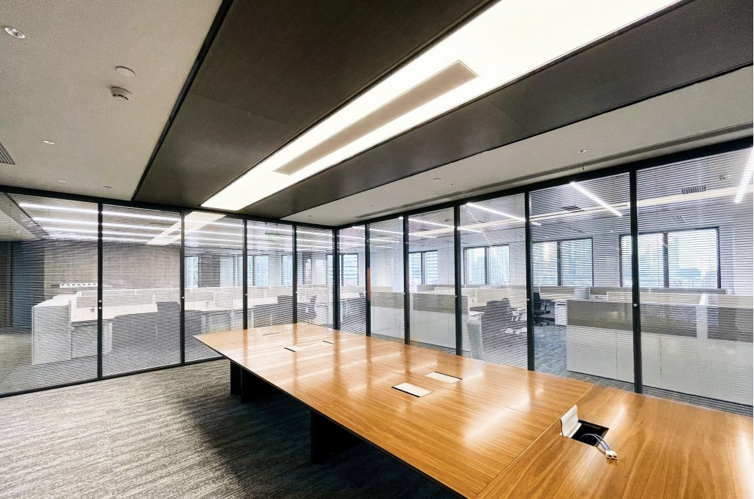 Great Value for Money Soundproof Tempered Glass Shutter Office Partition