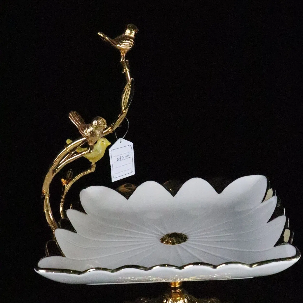Gold Plated Iron Art Paired with Ceramics Wholesale Kitchenware Market Home Decoration Gift