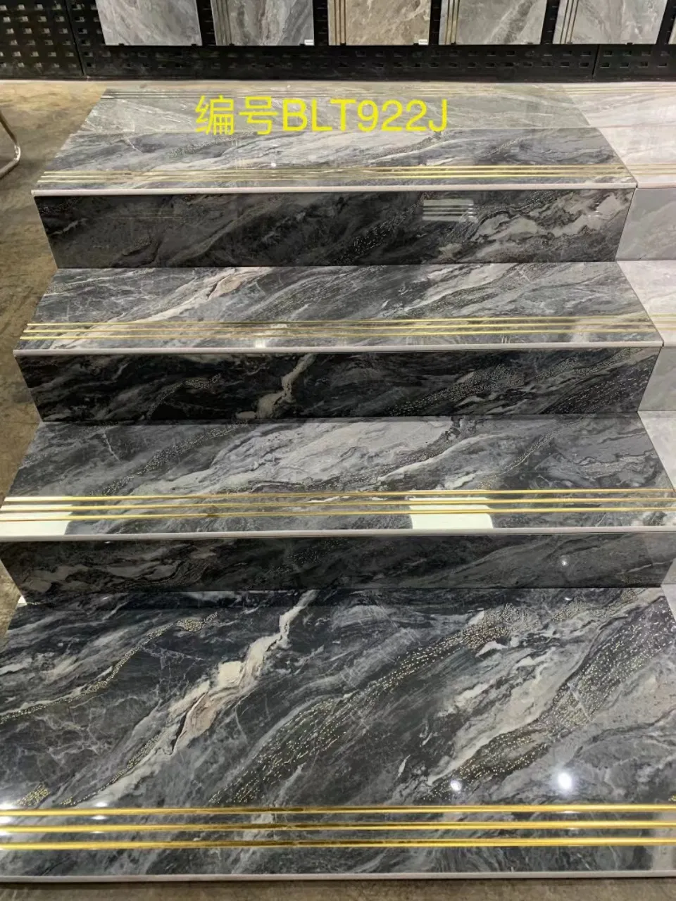 Керамогранитная плитка белая глянцевая 1200x470 мм