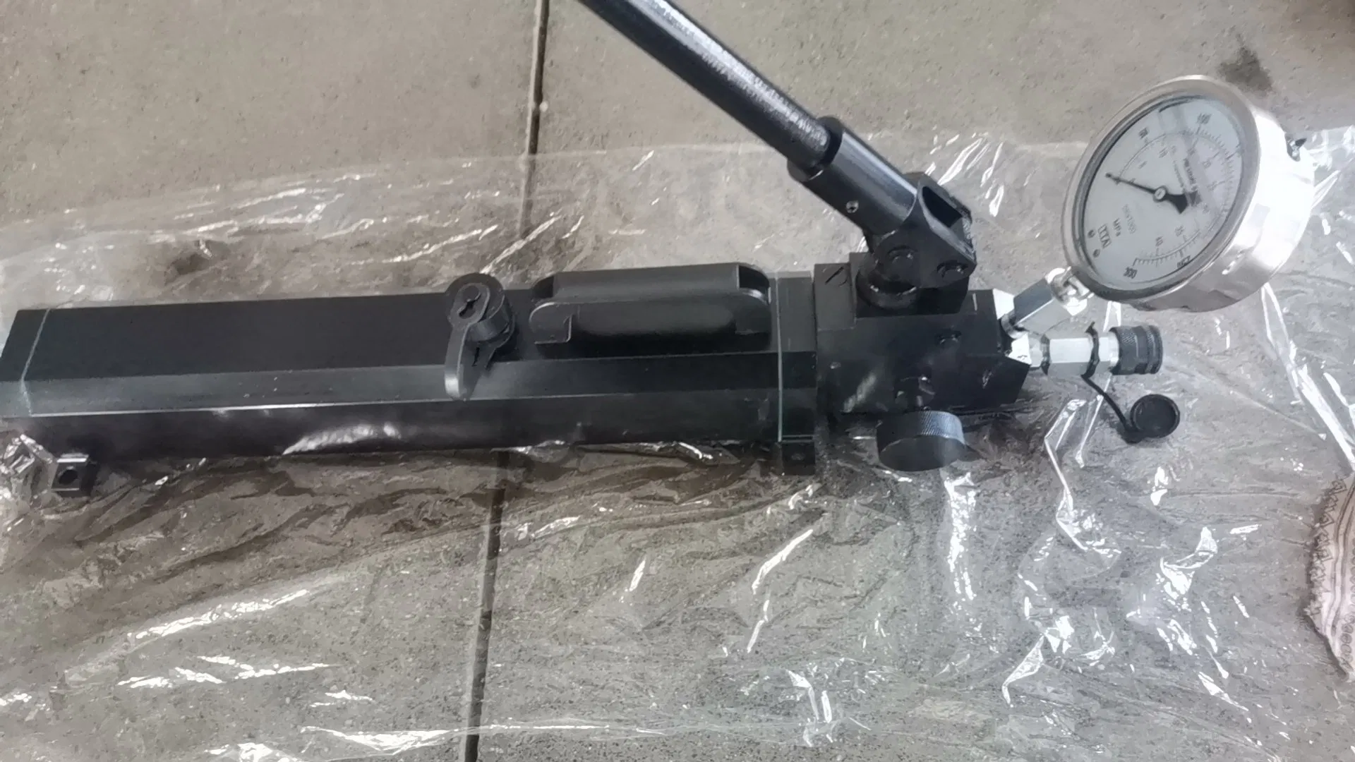 1600 Bar High-Pressure Tensioner Hand Pump with Compact Design for Sale