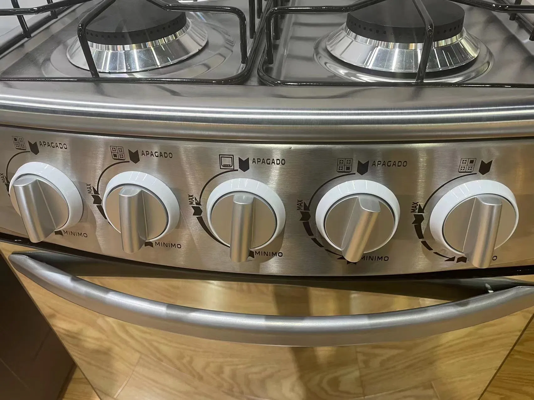High Quality Free Standing Gas Cooker in Oven