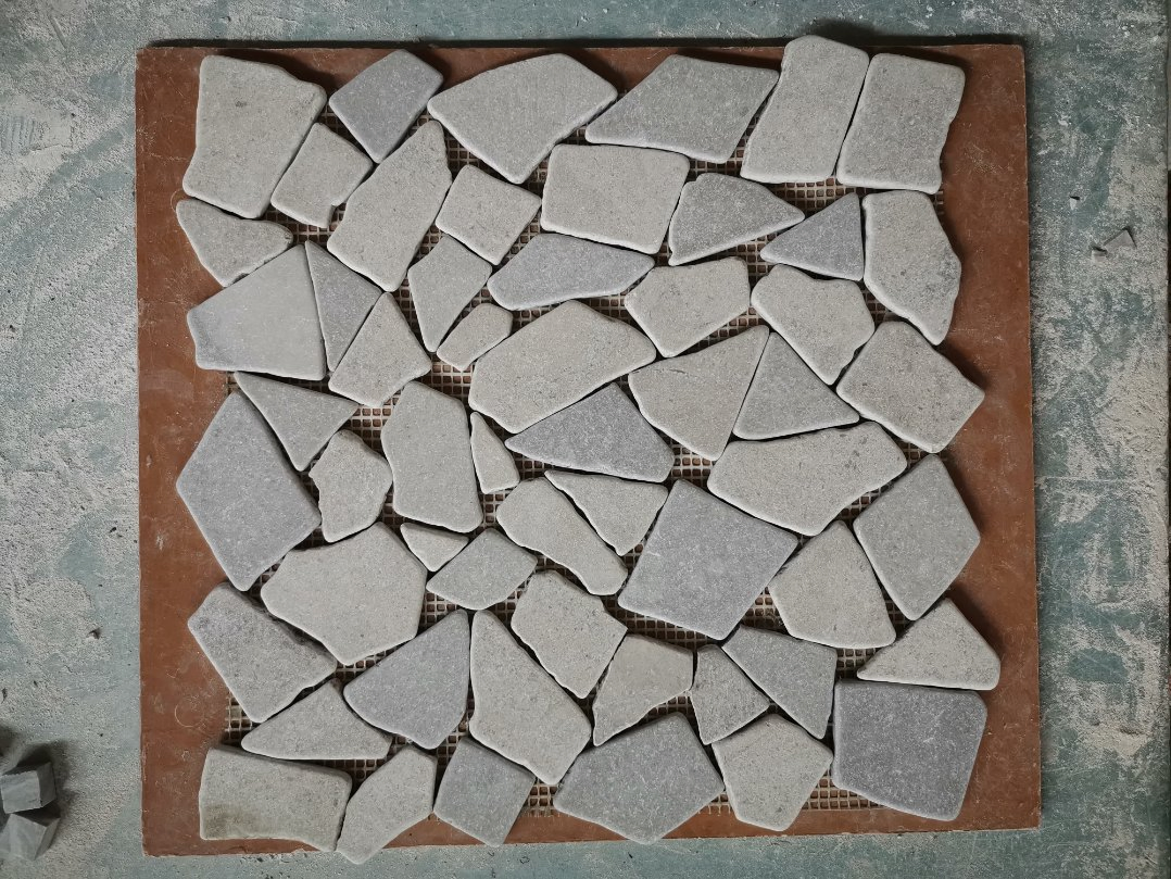 Мозаика из натурального камня неправильной формы