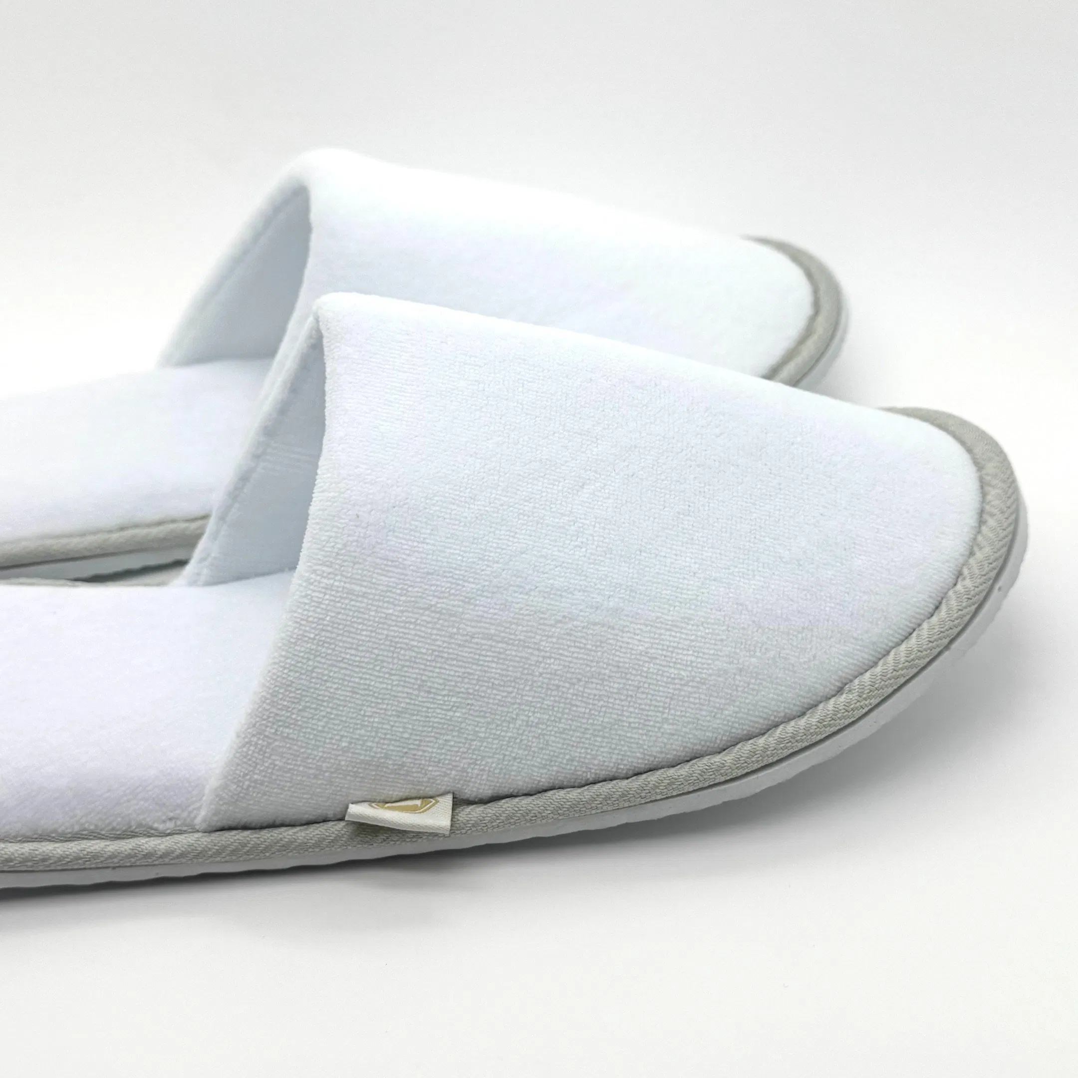 Белые тапочки для отеля и дома с EVA подошвой