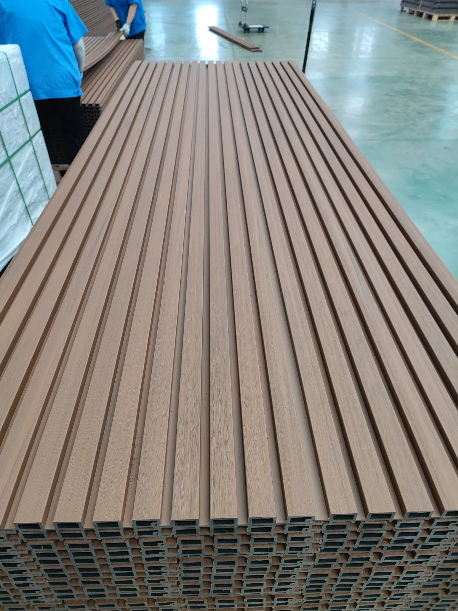 Free Samples Waterproof Outdoor Co Extrued WPC Wall Panel Slatted Composite Cladding