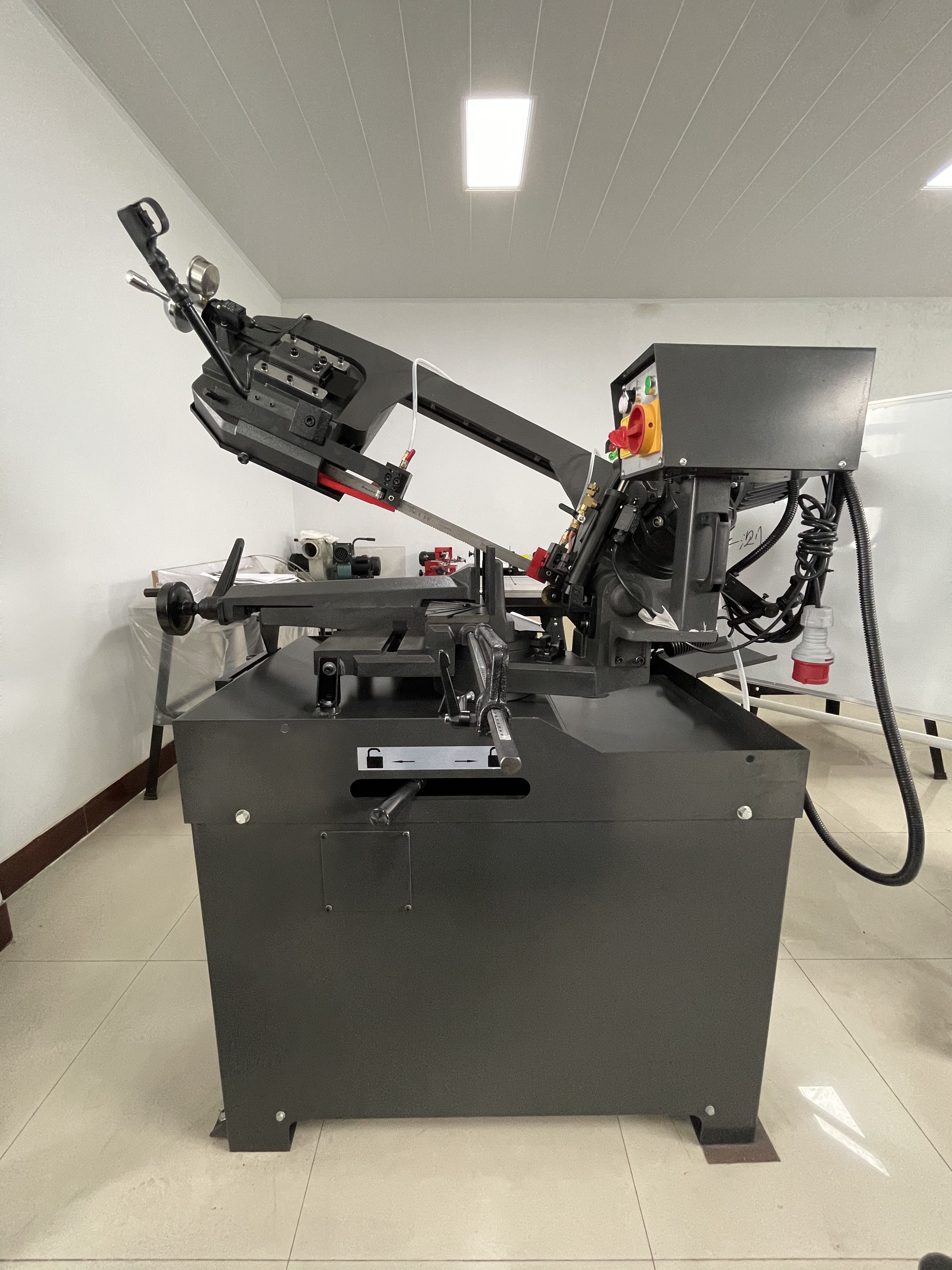 Станок ленточнопильный горизонтальный по металлу