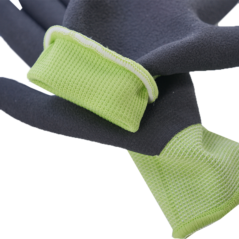 13 gauge fluorescent nylon/polyester liner.Black latex coating.Foam finish children's garden gloves.