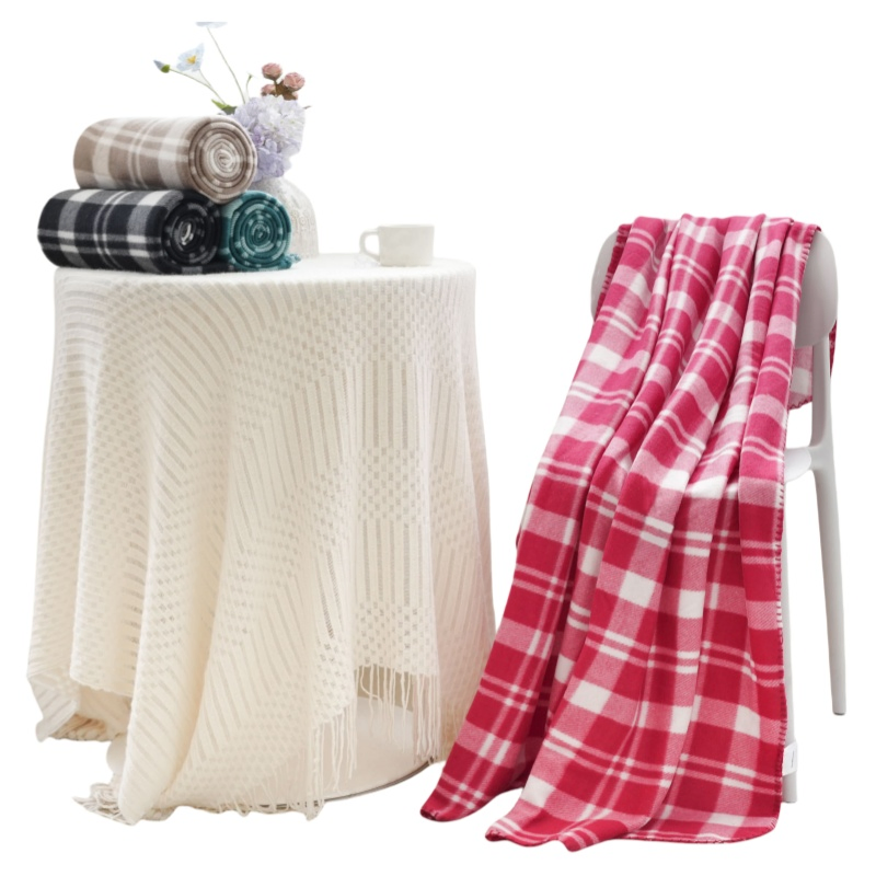 Customized Wholesale Soft Skin-Friendly Polar Fleece Colorful Home Bedding Travel Airplane Promotion Blanket