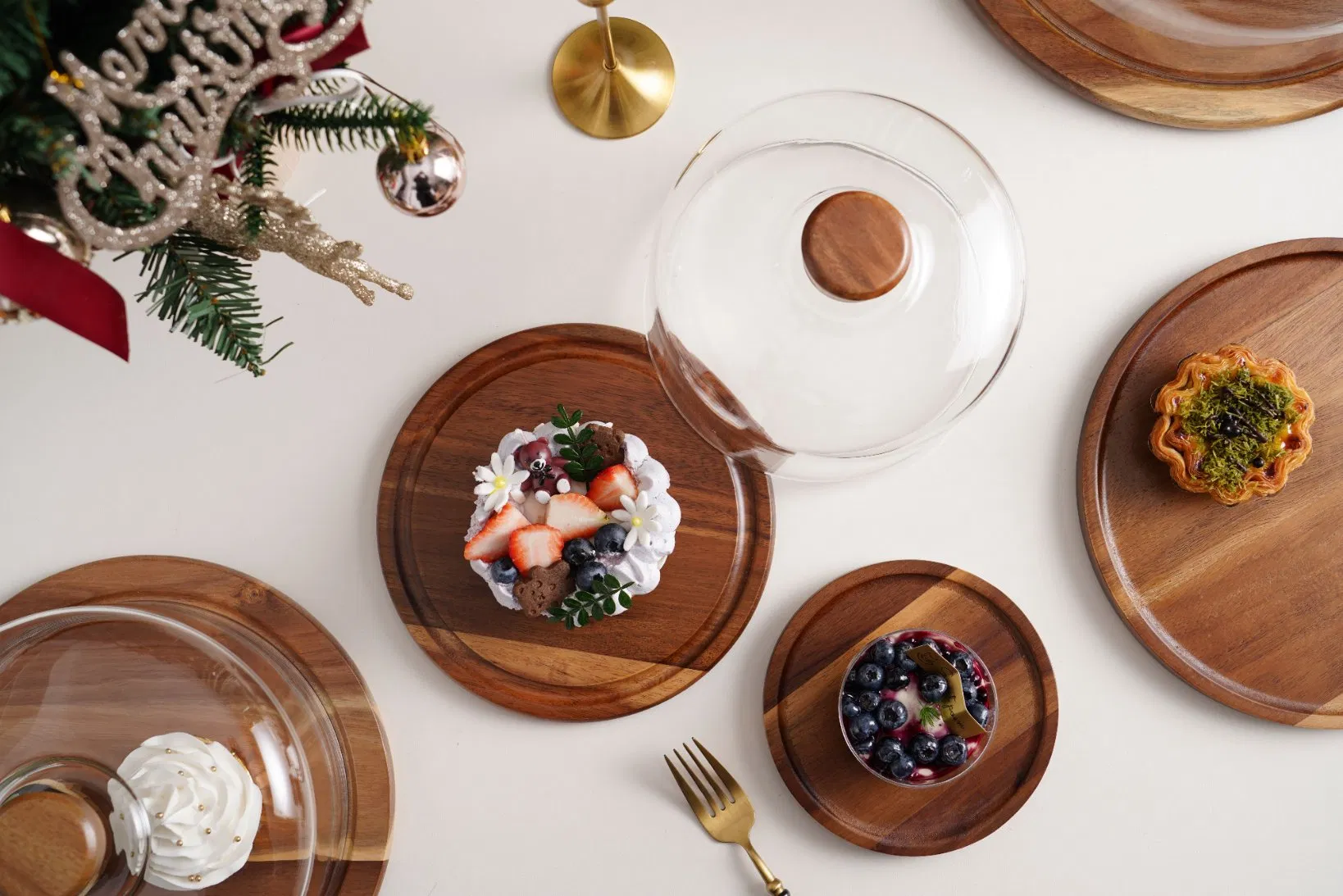 Modern Multi-Level Fruit Rack for Sophisticated Event Showcases