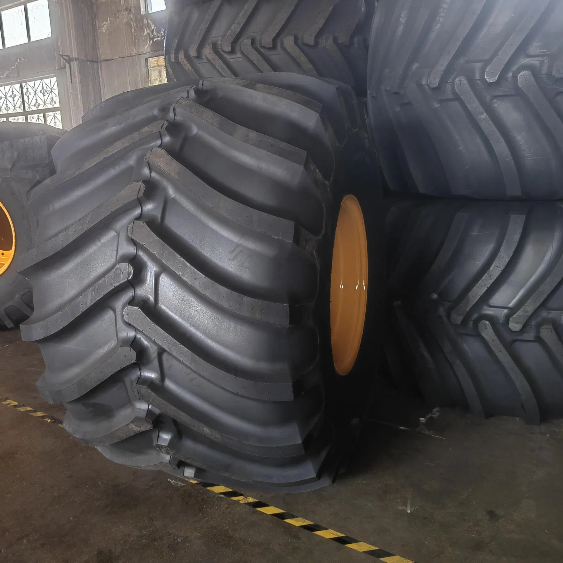 Шина тракторная Terra Farm 1000/50 R25 66X43.00-25 с диском 25-36.00