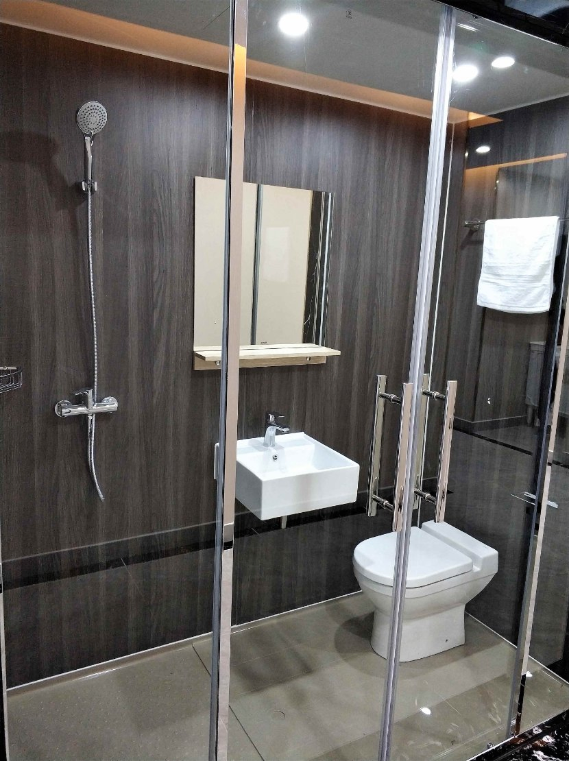 Vacation Island FRP SMC Compression Molded Compact Multi-Functional Prefabricated Integrated Bathroom