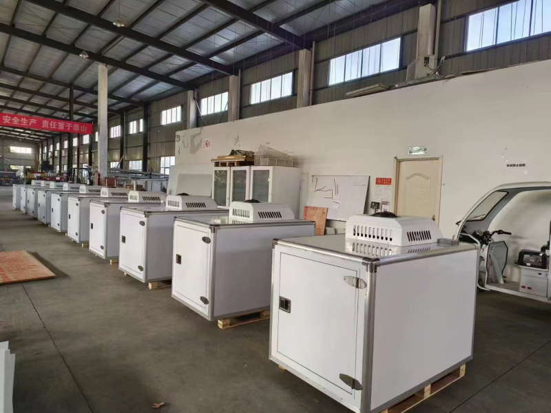 Мотоцикл трехколесный рефрижератор морозильник с холодильной установкой