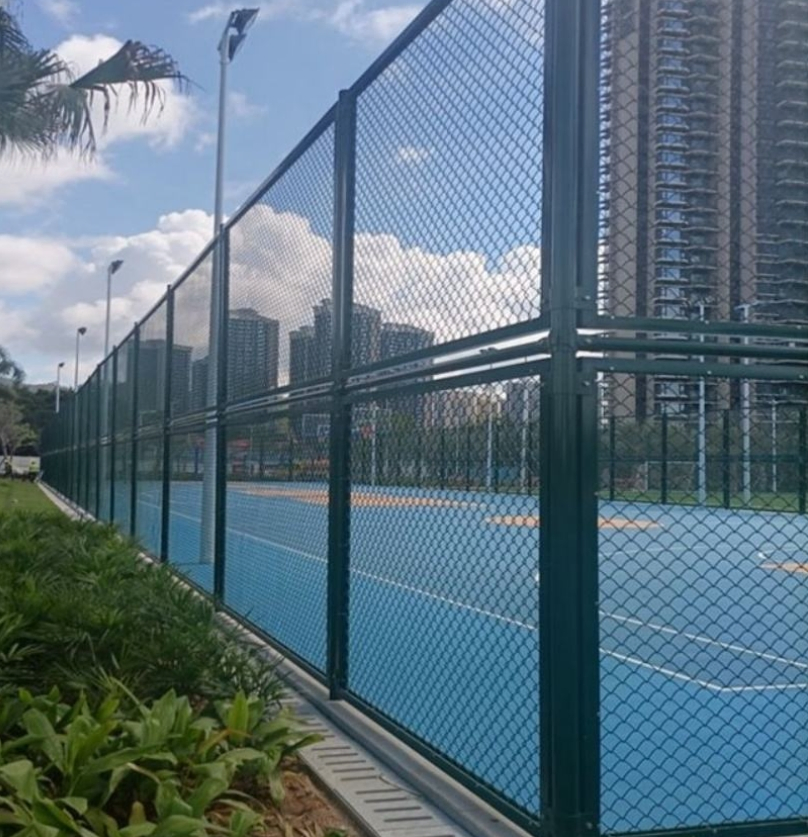 Modern Metal Chain Link Netting Fence Basketball Football Tennis Badminton Courts Widely Used Outdoor School Sports Playgrounds
