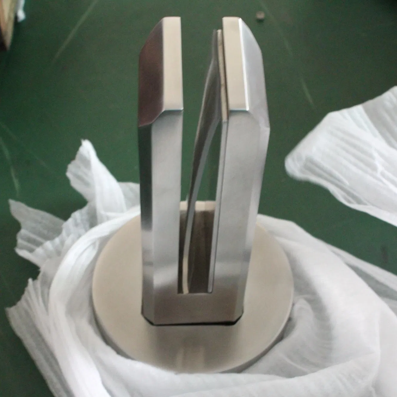 Hot Selling Stainless Steel Staircase Accessories Glass Clip Pool Fence Railing Glass Spigot