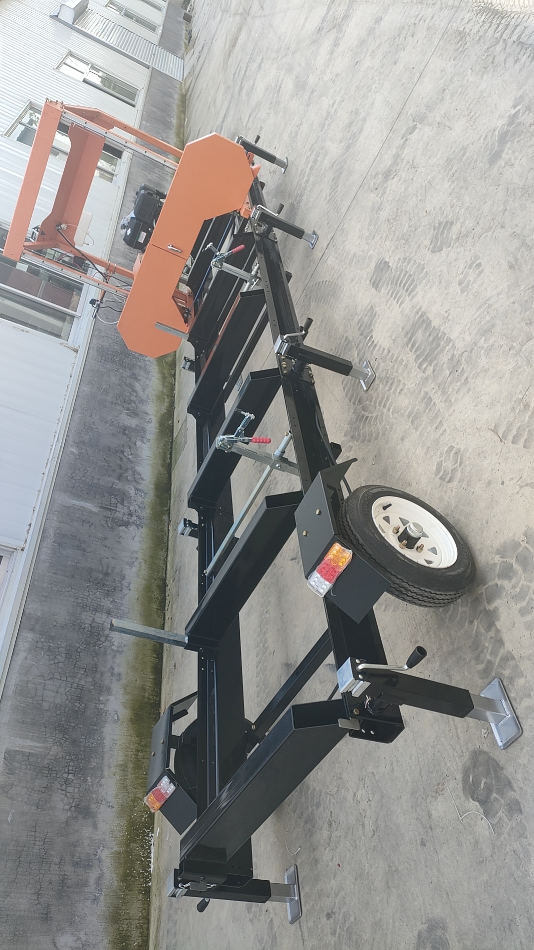 Пилорама ленточная бензиновая портативная