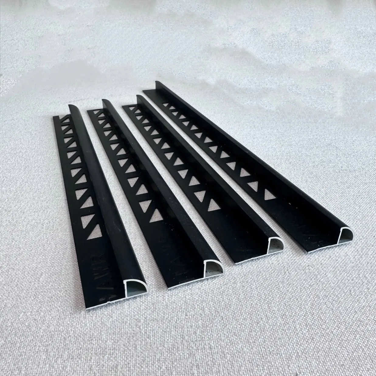 Durable Aluminium Corner Strip for Structural and Decorative Applications