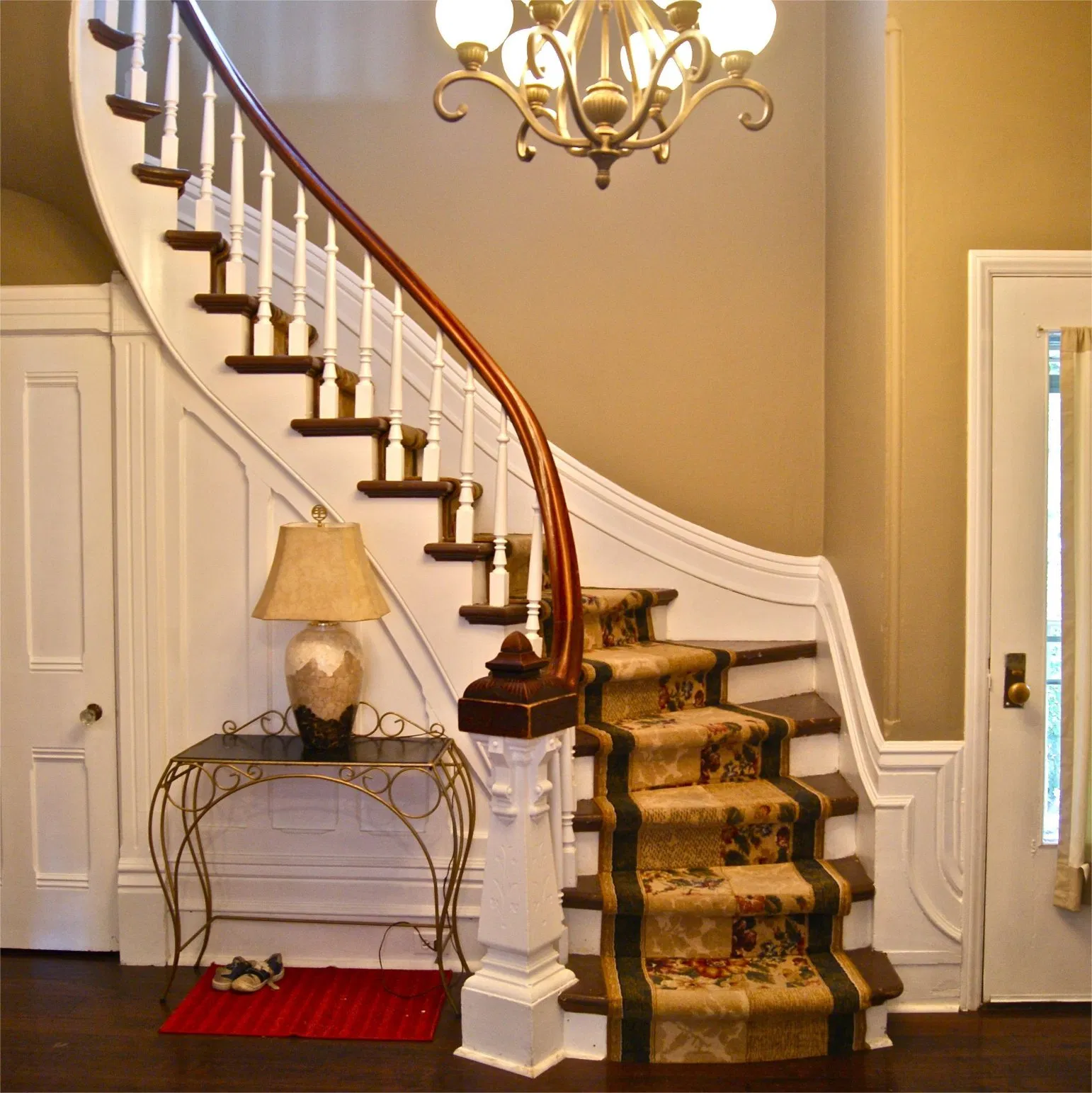 Custom Retro Design Vintage Curved Staircase with Handcrafted Wrought Iron Guardrail Solid Wood Steps