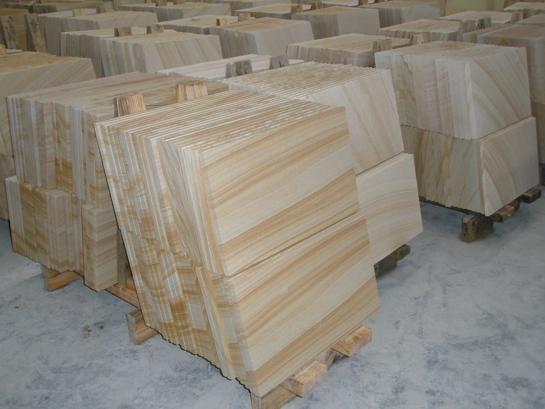 Natural Stone Cobble Pebble Yellow Sandstone for Garden Decoration Building Material