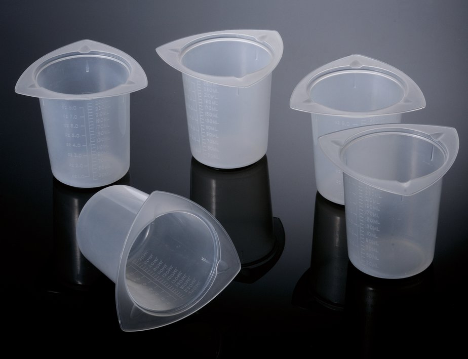 Disposable Beakers Tri-Corner 50ml 100ml 250ml 400ml 800ml 1000ml PP Material Autoclavable Beakers with Graduation Marks