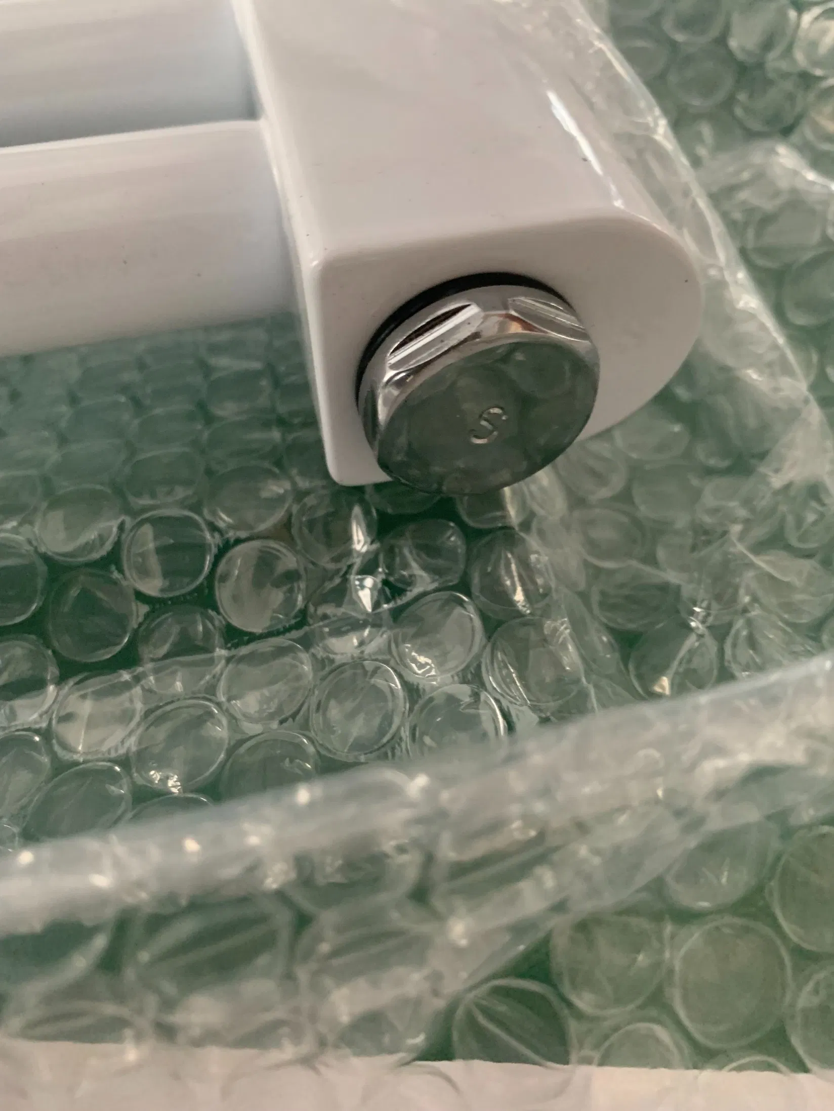 White Color Powder Coating Towel Rack Towel Radiator with Wall Mounting Hanger