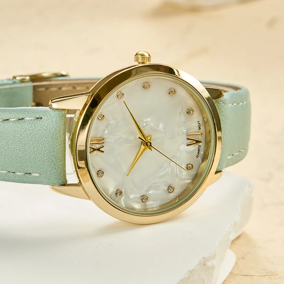 Women Hand Watch Steel or Alloy for Stock or Customize