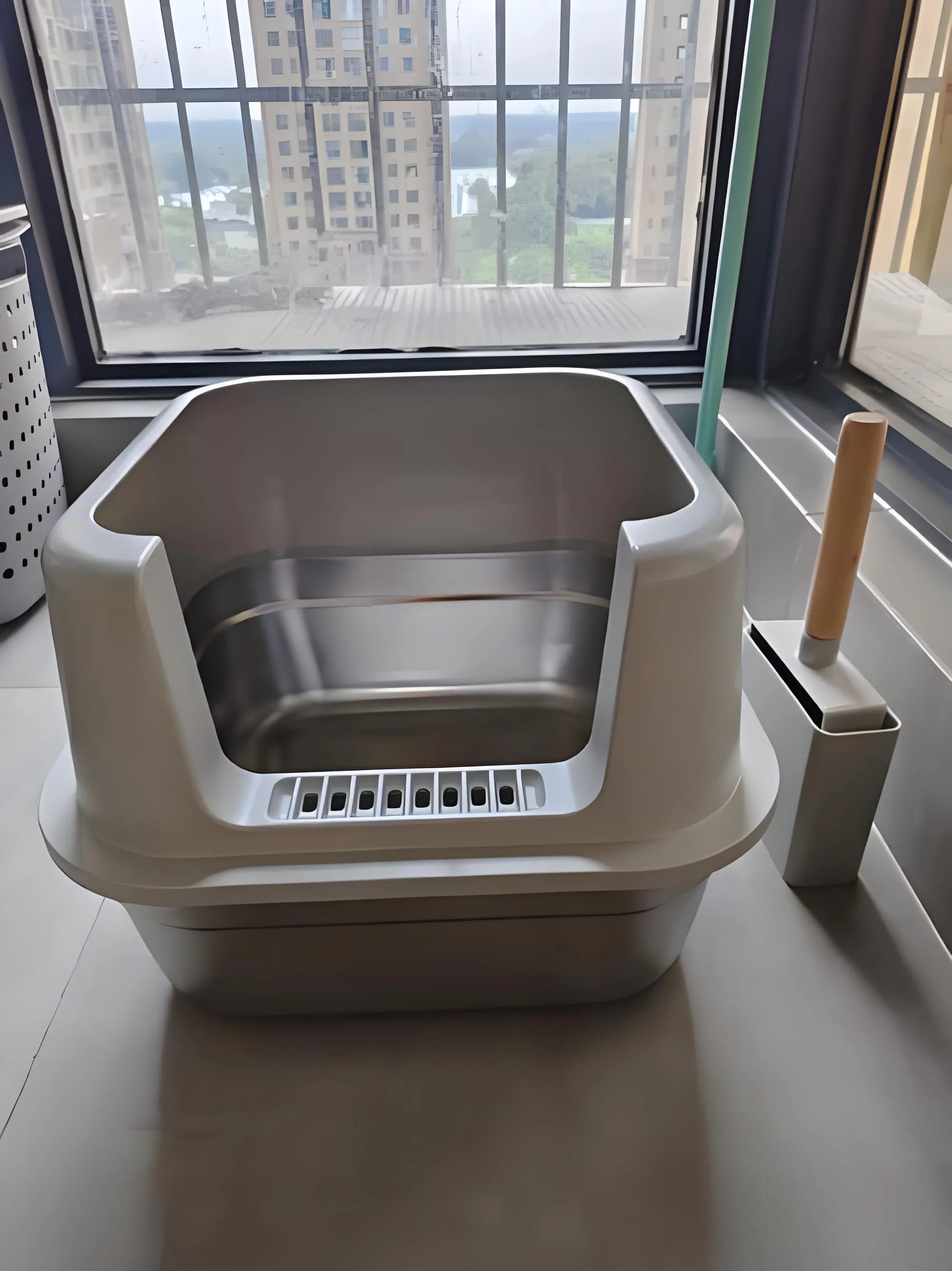 Effortless Cat Cleaning Station with Durable Stainless Steel Finish