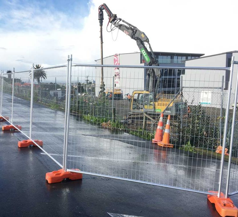 Heavy Duty Australia Galvanized Removable Portable Temporary Fence with Cementing PVC Plastic Base Security Tempo Fence Fro Garden Concert Fence