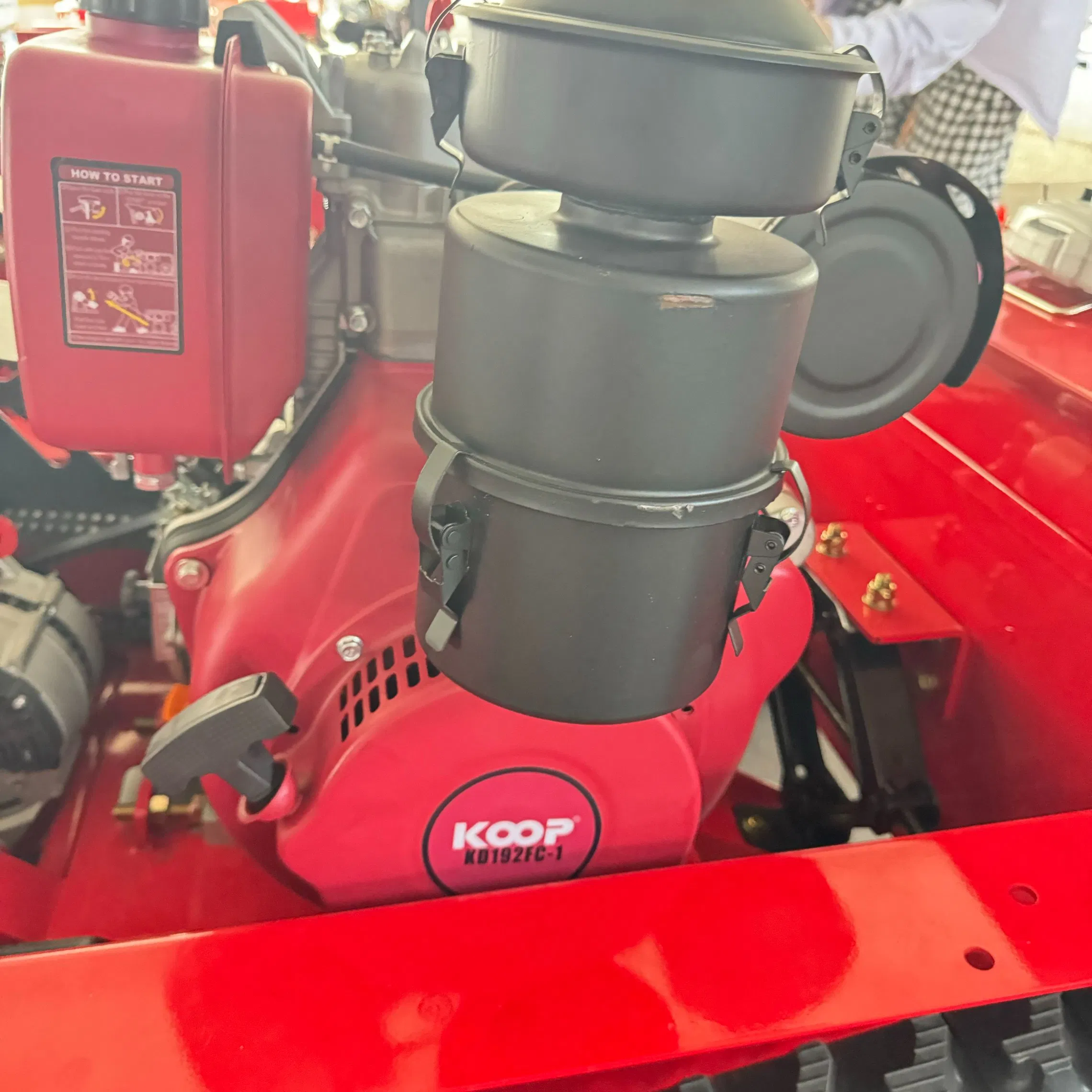 Газонокосилка самоходная бензиновая с дистанционным управлением