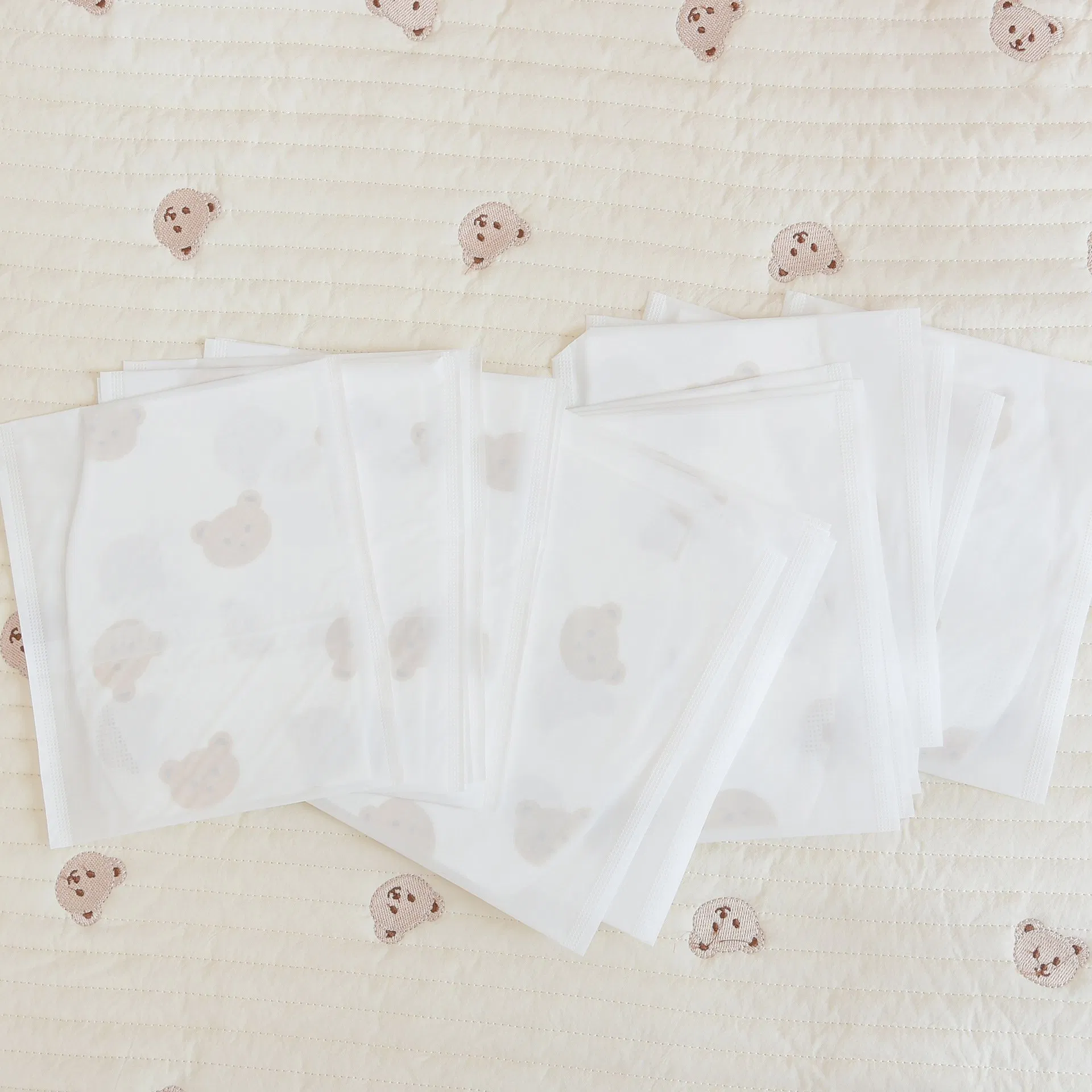 Customized OEM 20 PCS Individually Wrapped 3 Layers Leakproof Disposable Baby Apron Bibs for Infants Feeding Travel