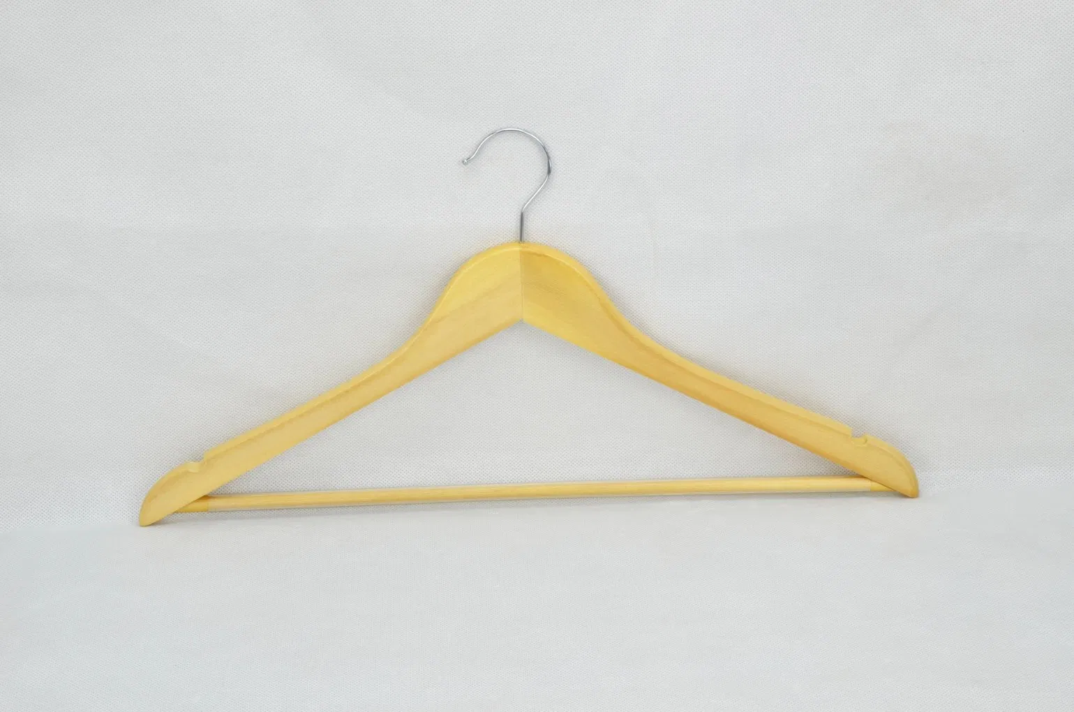 Деревянные вешалки для одежды с антискользящей перекладиной