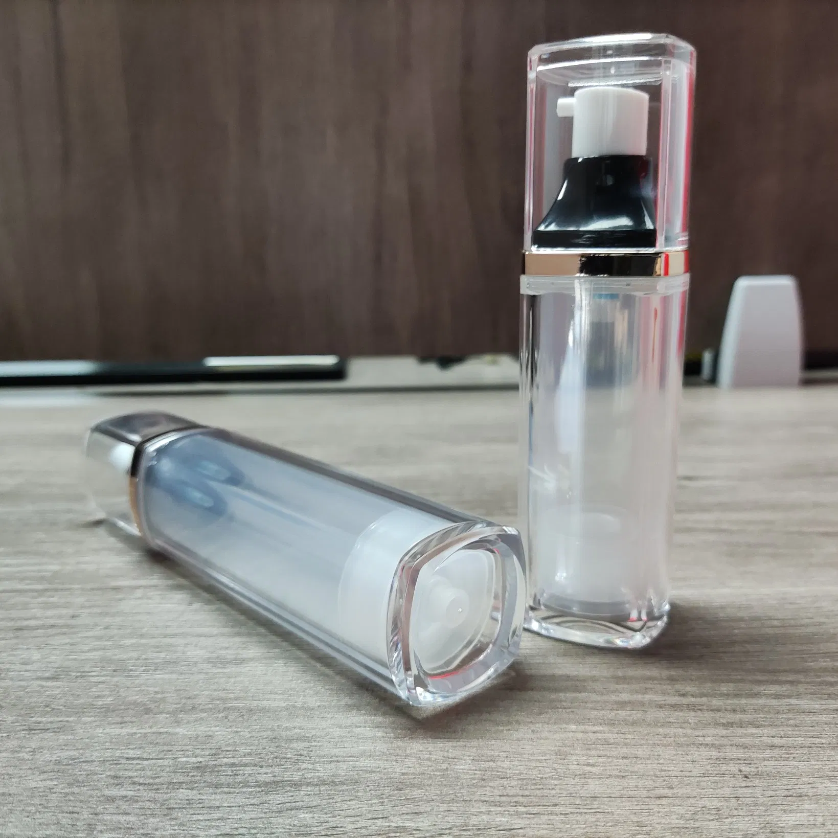 High Quality Wholesale Pump Spray Airless Bottle Cosmetic 30ml 50ml as Plastic Bottle