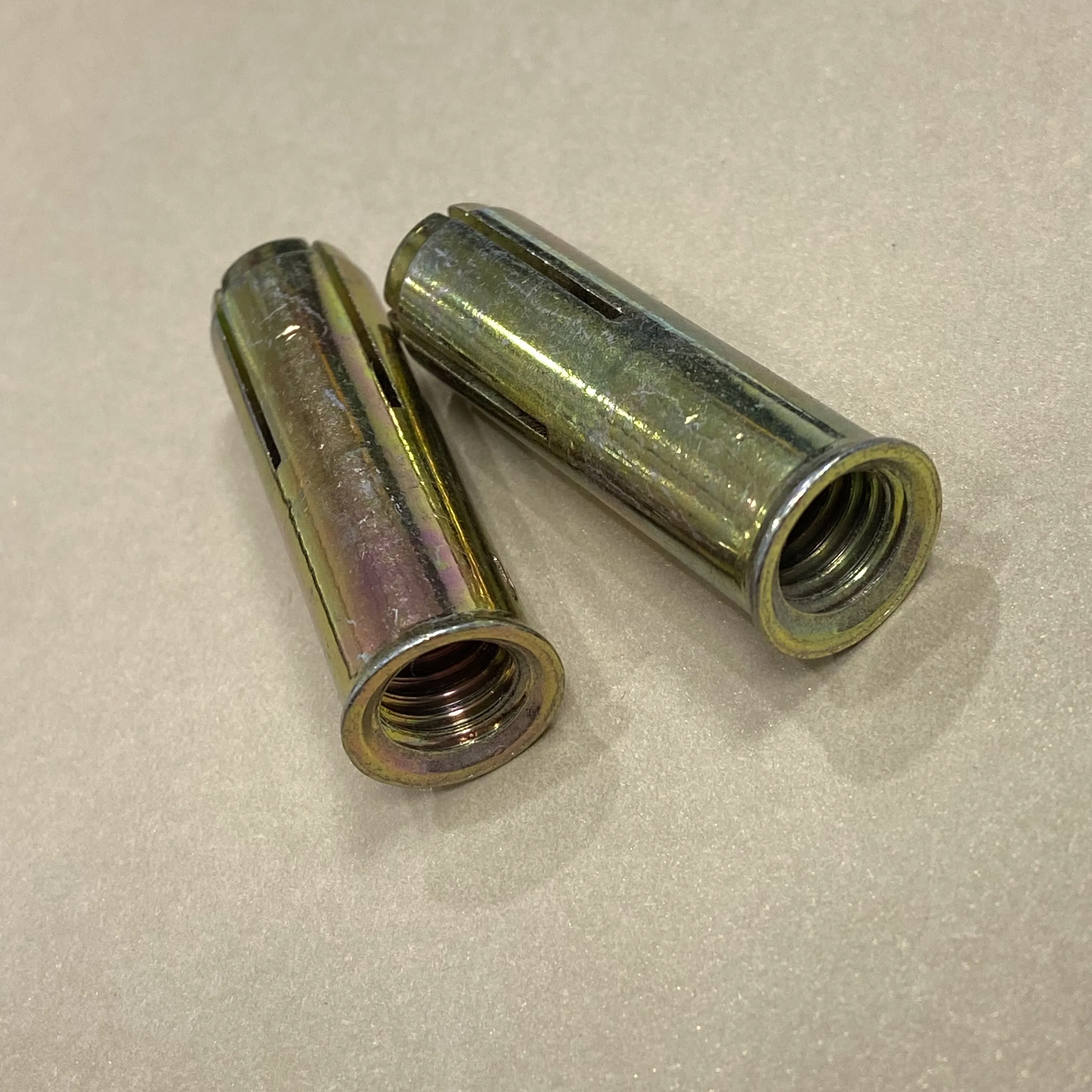 Carbon Steel Yellow Zinc Plated Grip Anchor Drop in Anchor for Concrete Expansion Bolt with Lip