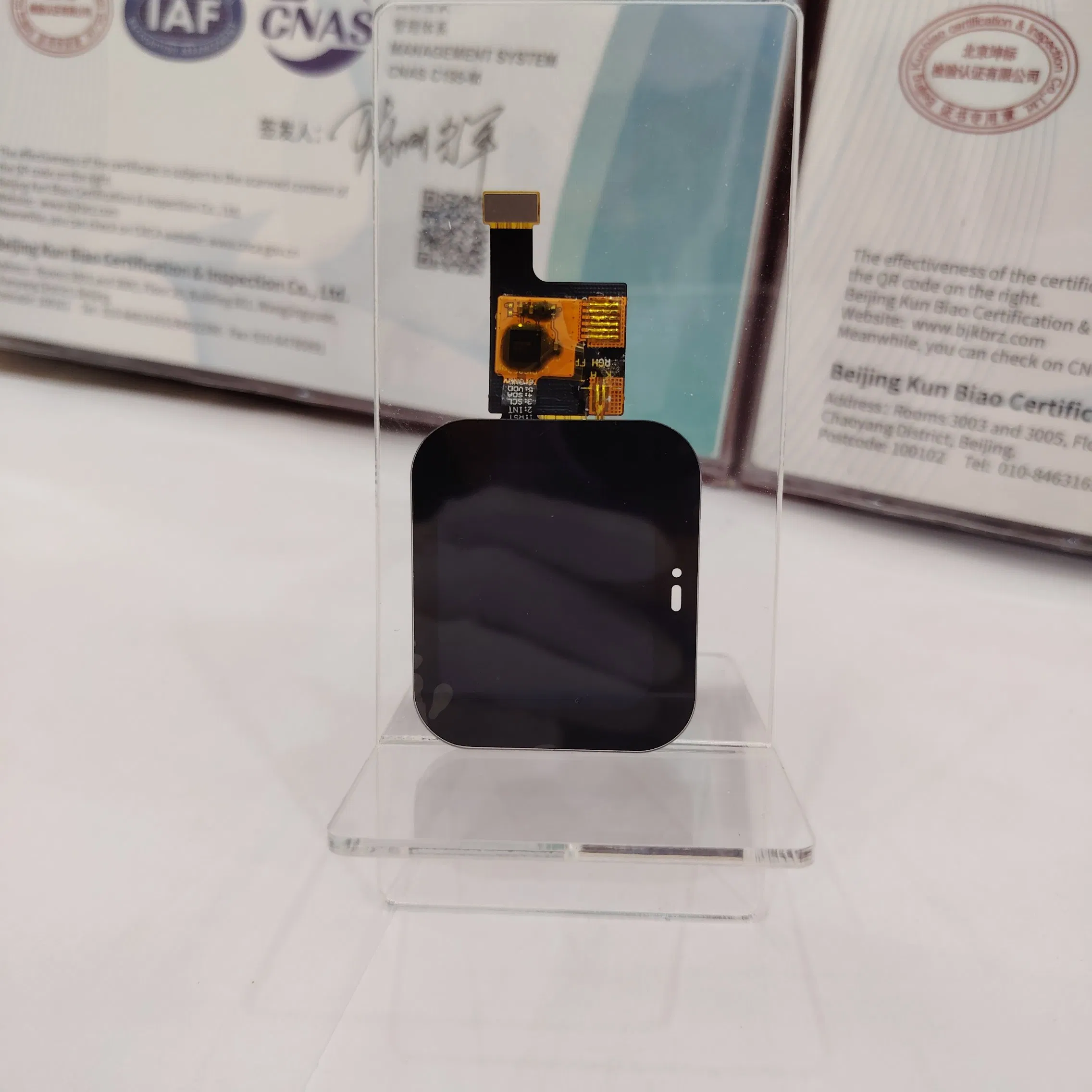 1.69-Inch High-Contrast IPS Color Panel with LCD Display