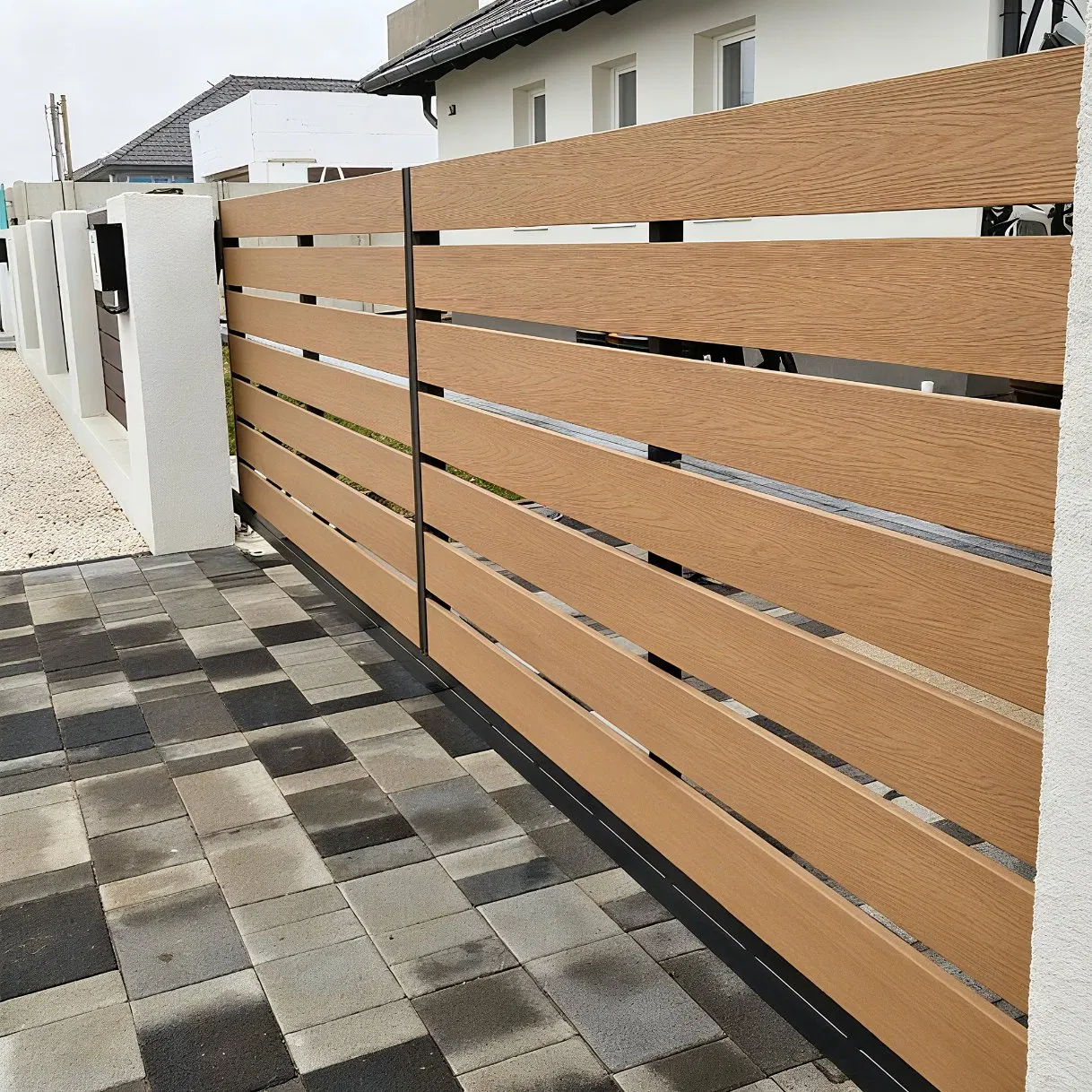 Environmentally Safe Various Color Custom Size Qutdoor Wood Plastic Composite Fence