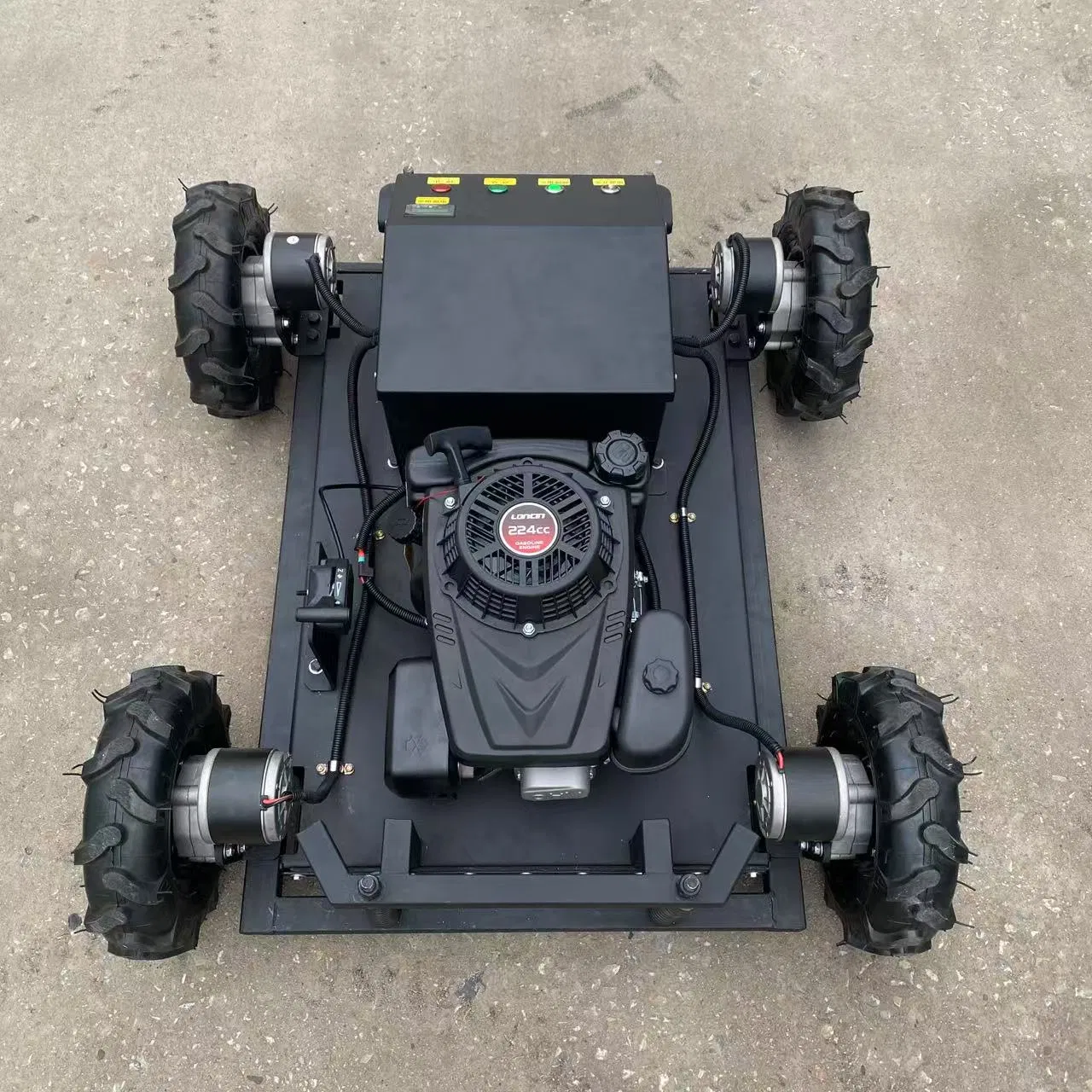 Бензиновый самоходный робот-газонокосилка с дистанционным управлением