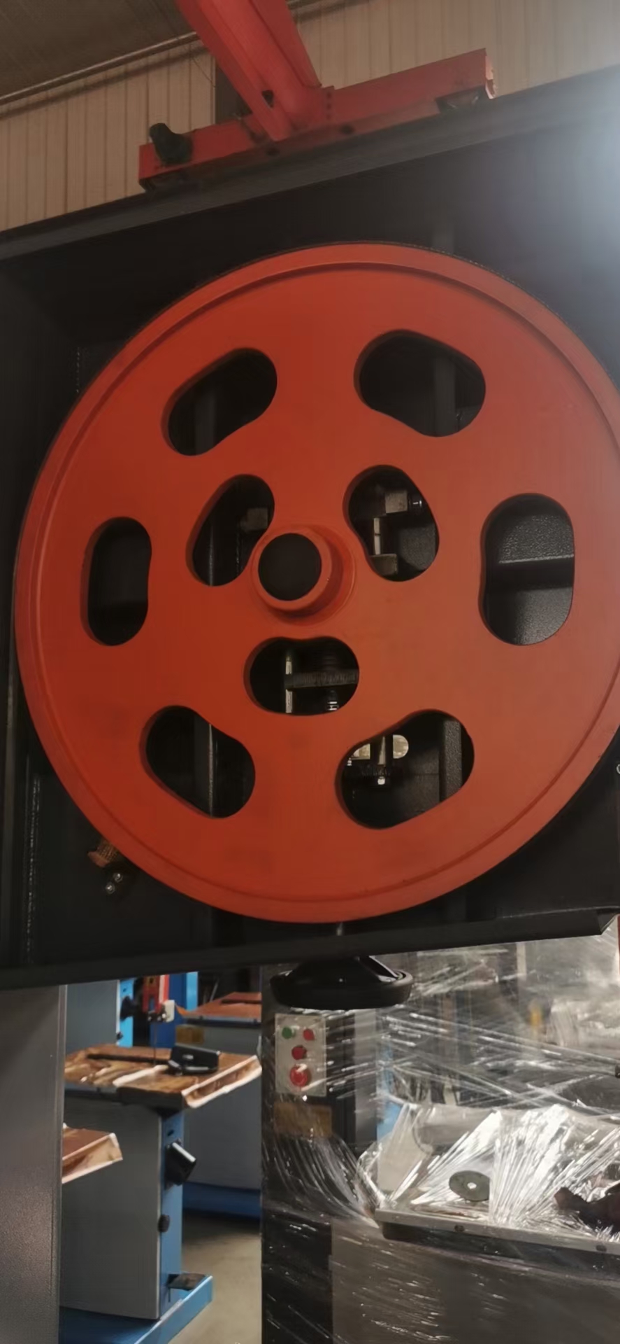 Станок ленточнопильный вертикальный по дереву