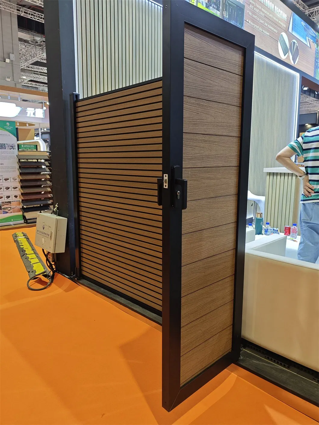 UV Resistant Wood Grain on Both Sides Co-Extrusion 8 Color WPC Doors