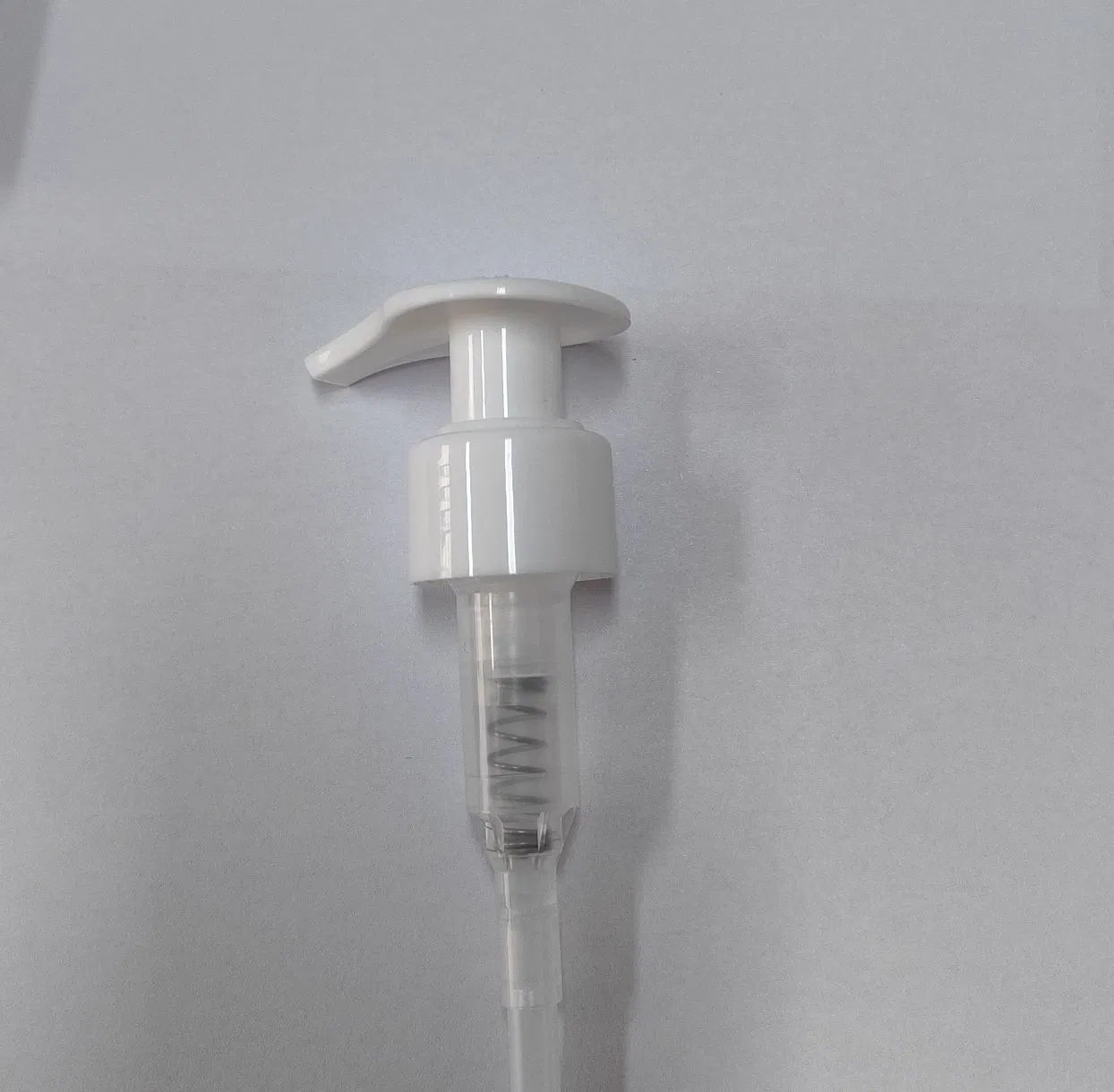 Resistant 28/410 Ribbed PP Plastic Lotion Pump