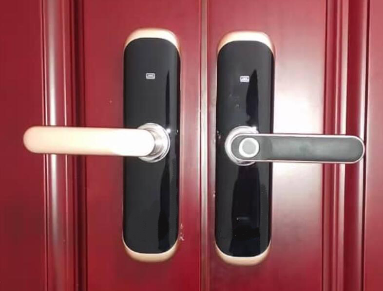 Cheap Touch Screen Smart Lock, Fingerprint/ Bluetooth/ Password/ Card/ Key Unlock