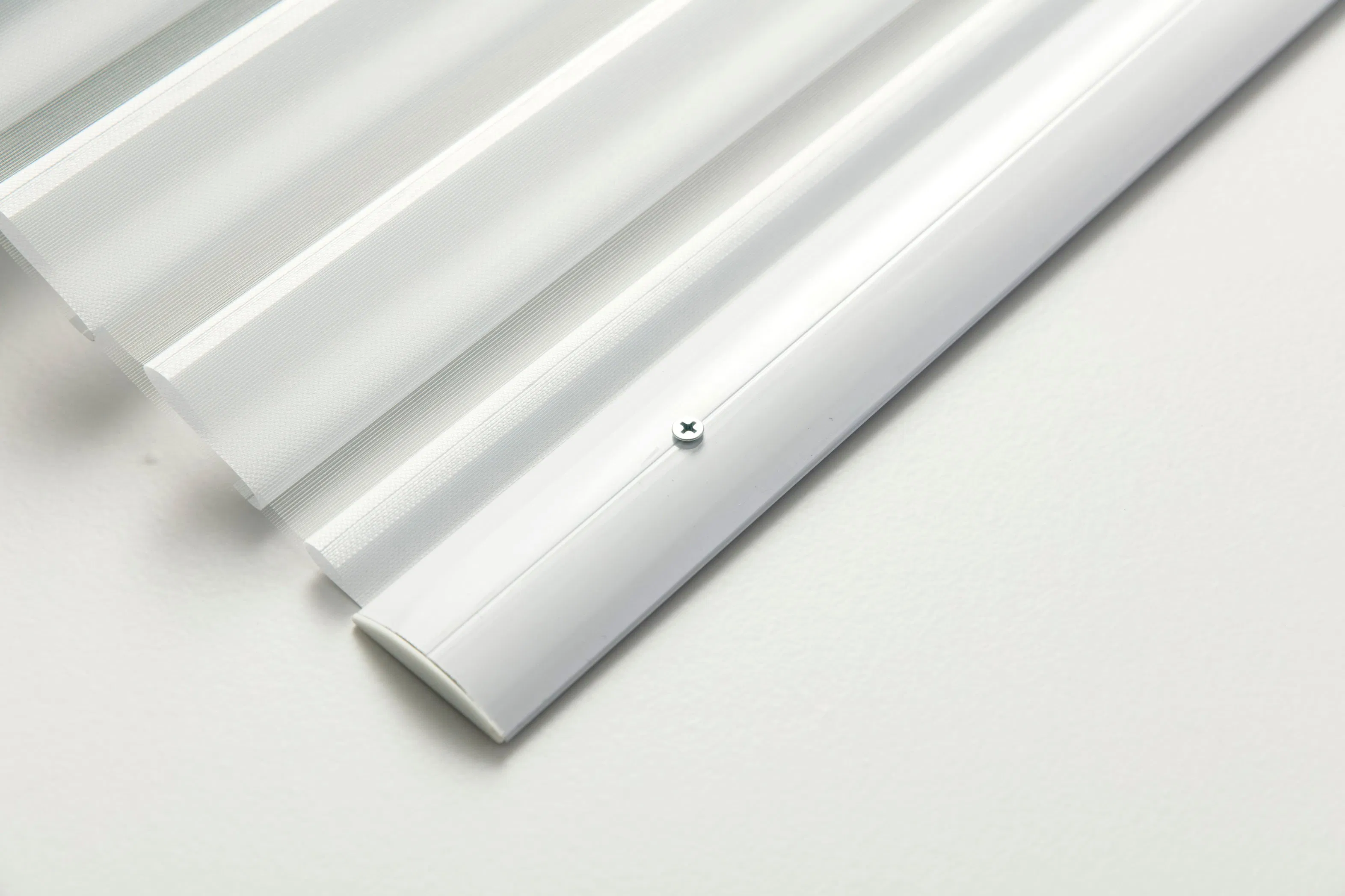 Sisheng Hand Control Shangrila Blinds by Light Filtering Fabric for Elite Decor