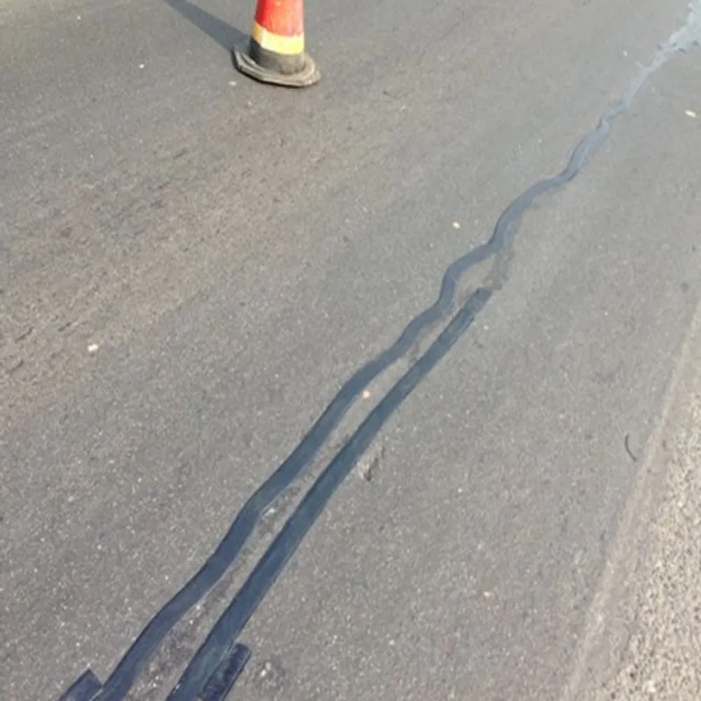 Crack Sealing Tape Suitable for Cracks in Cement and Asphalt Pavements