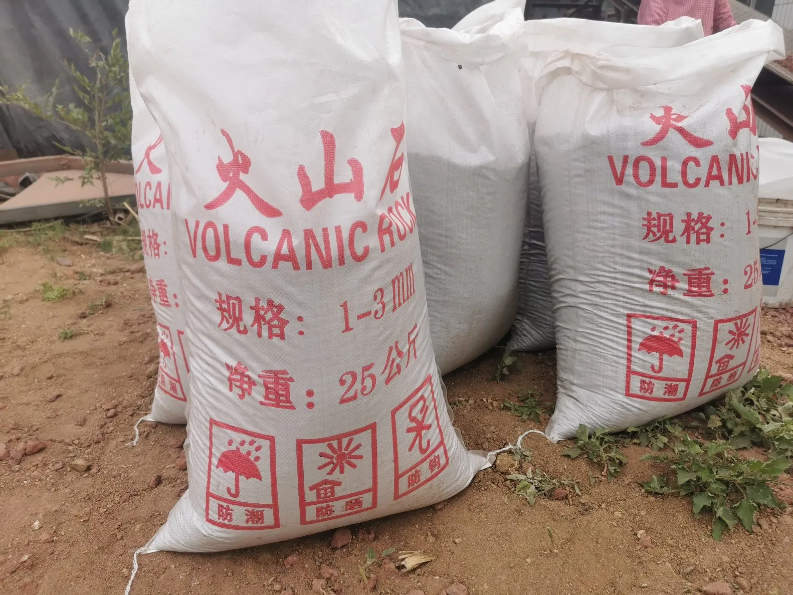 Natural Red Lava Rock for Building Material Black Volcanic Stones Pumice for Floor Tile