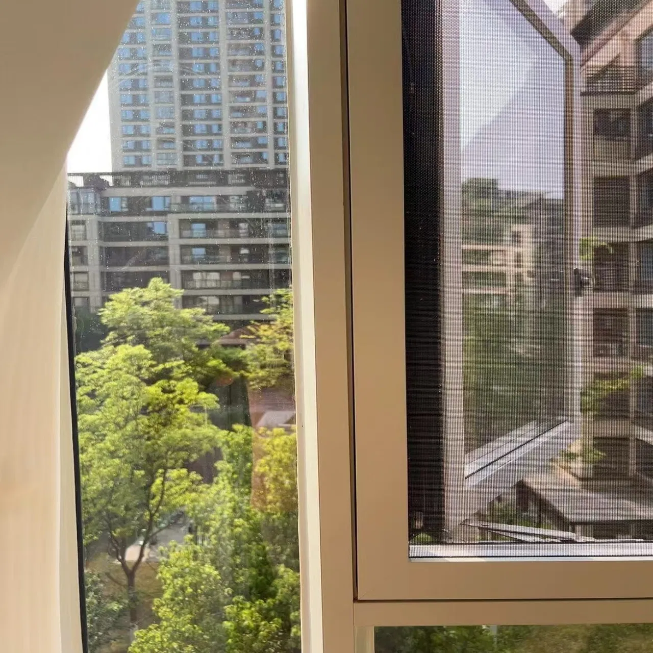 Алюминиевое распашное окно Winstar с порошковым покрытием