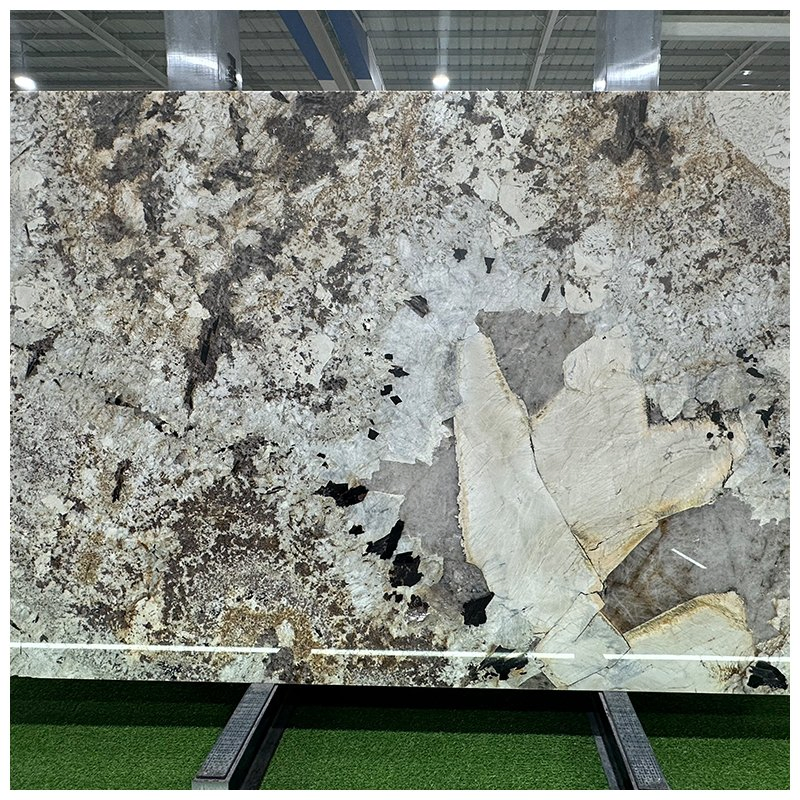 Brazilian Patagonia Extra Quartzite Slabs for Countertops and Tiles