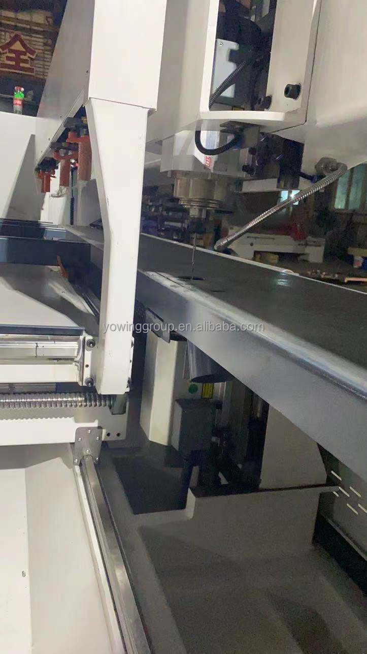 Ленточная пила по дереву