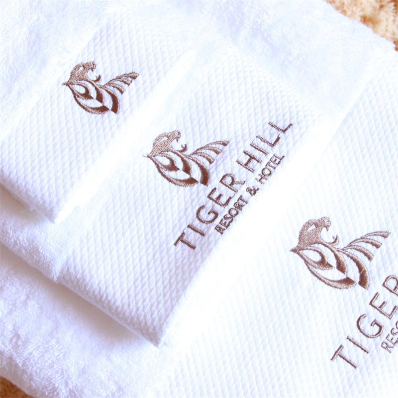 China Custom Logo Hotel Simple and Comfortable Bath Towel