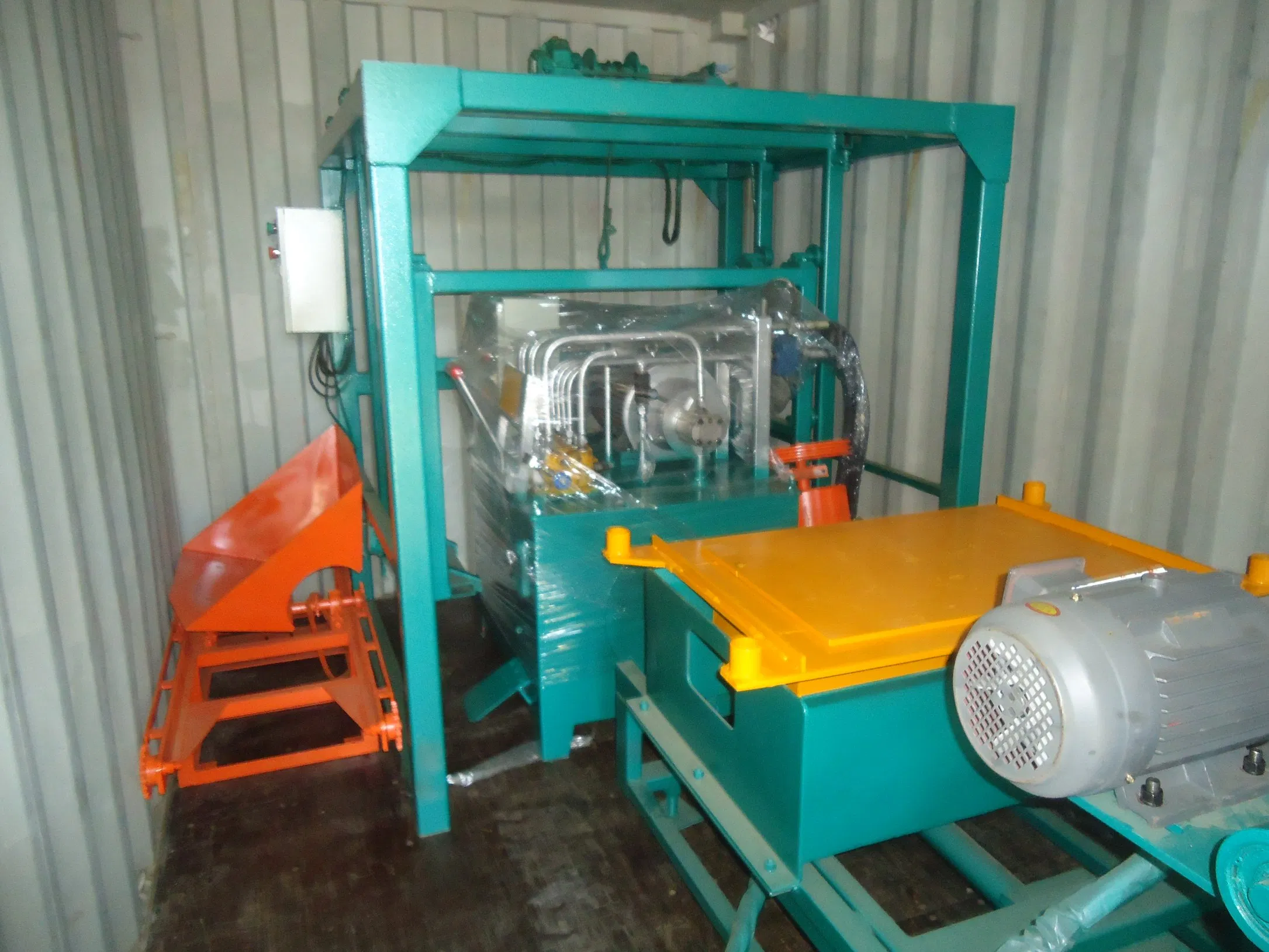 Qt4-20 Semi Automatic Concrete Block Brick Machine for Sudan