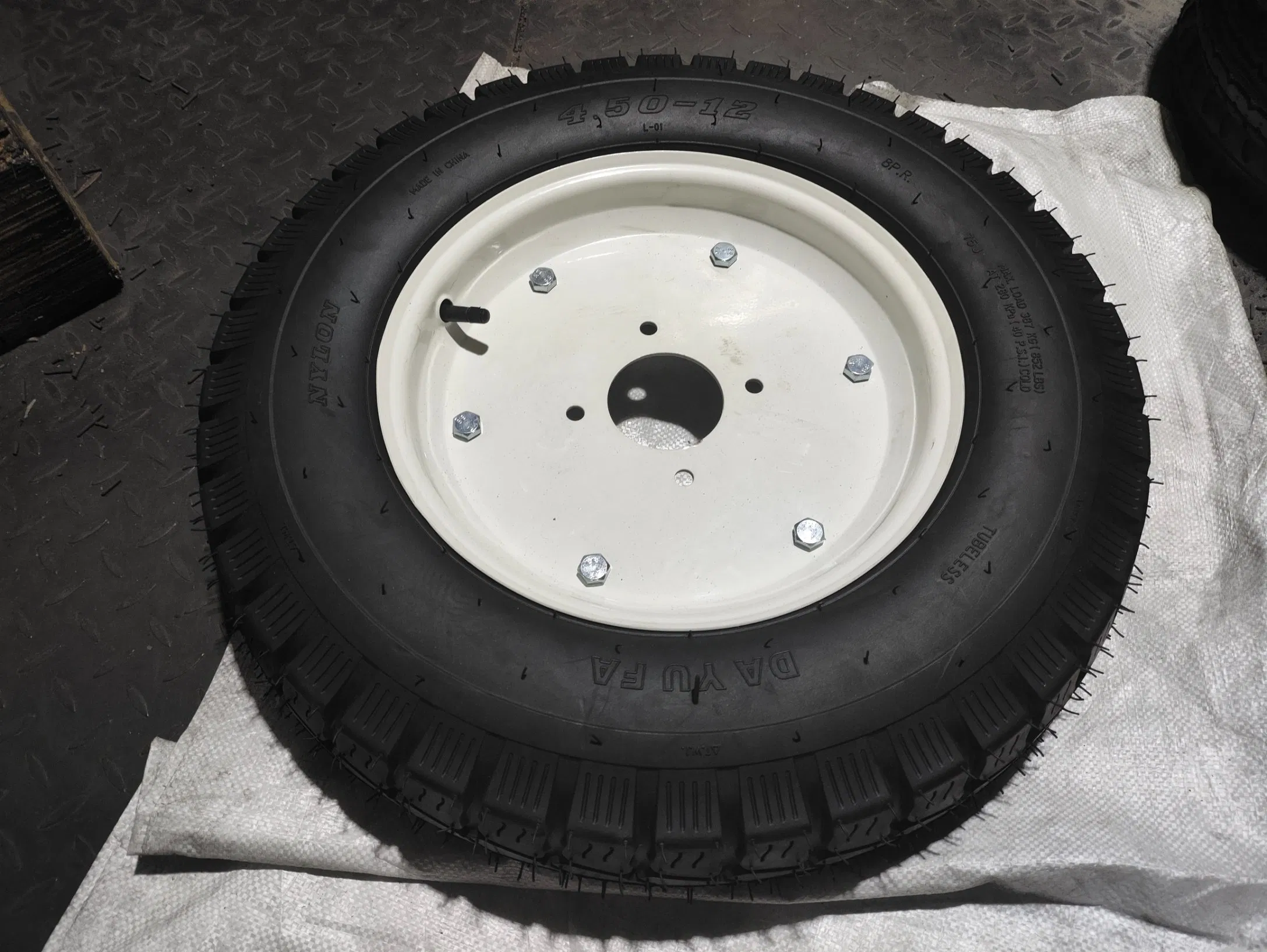 Good Quality Agricultural Tyres of 400X8, 400-10.400-12.5.00-8, 500-10.5.00-12 Pattern Tractor Wheel