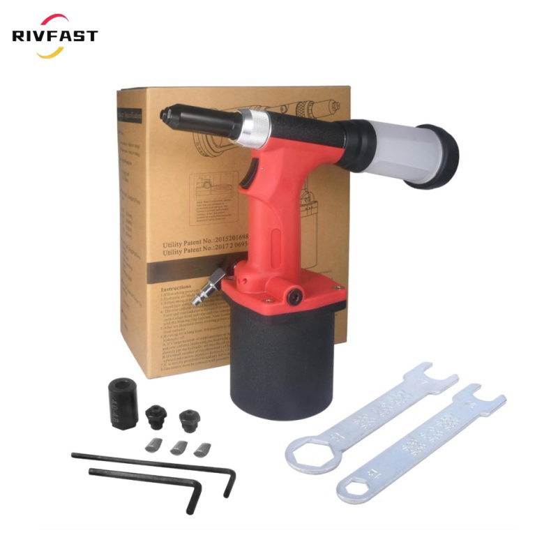 Пневмогидравлическая заклепочная машина с 4 насадками