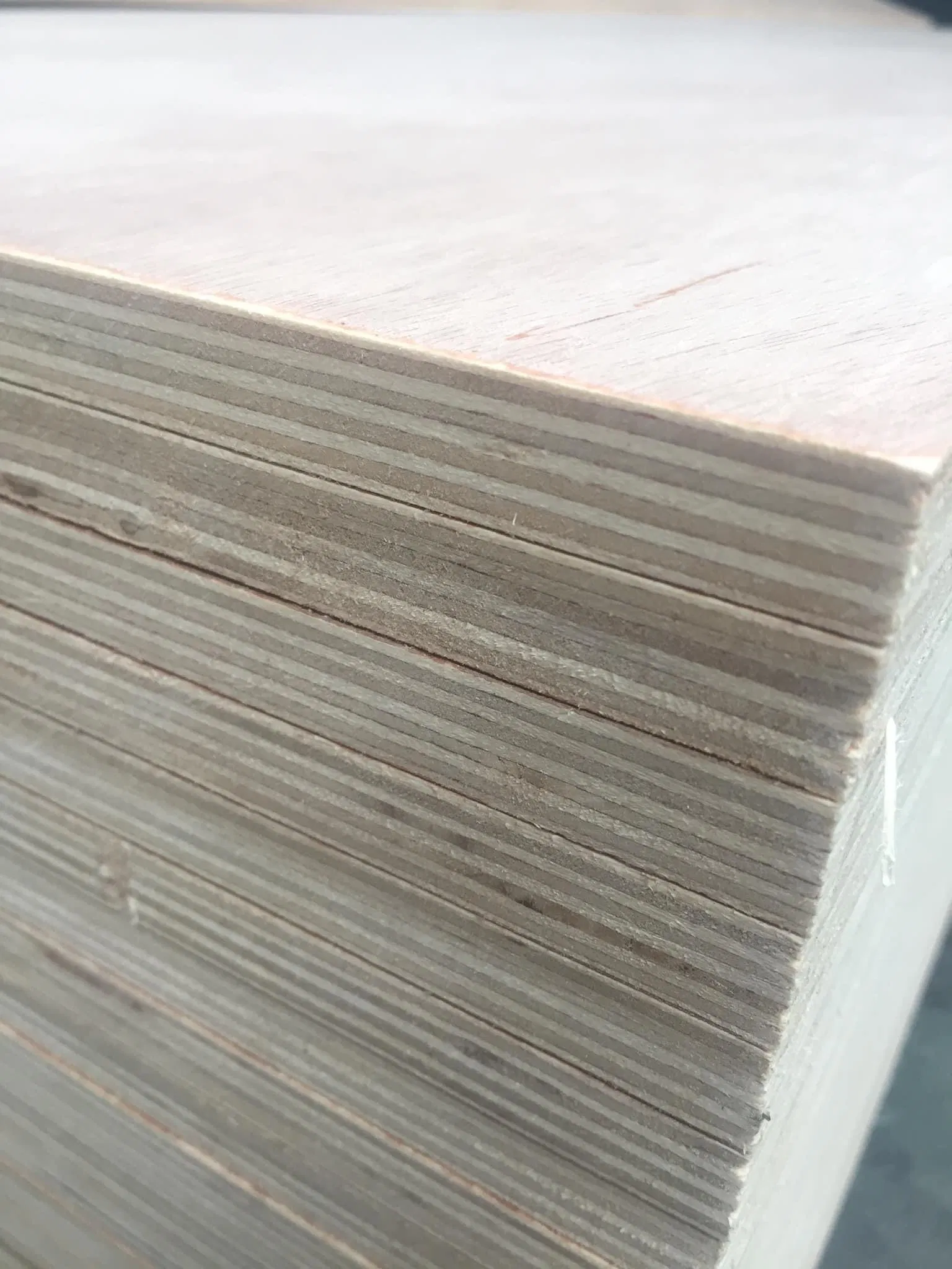 Wholesale BB/CC Grade Veneer Birch Plywood 15mm 18mm